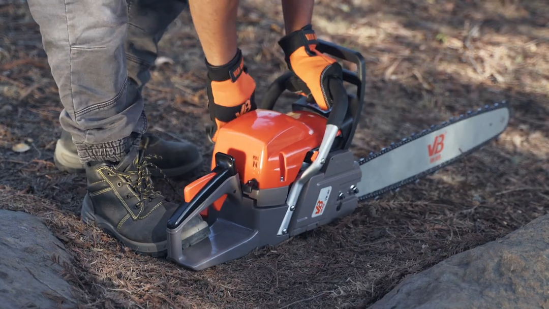 ¿Qué necesita una motosierra para funcionar?